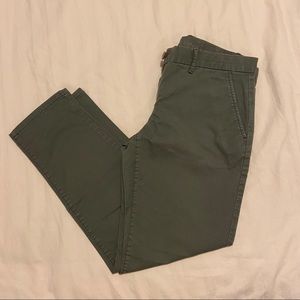 GAP green broken in straigh khakis 0P